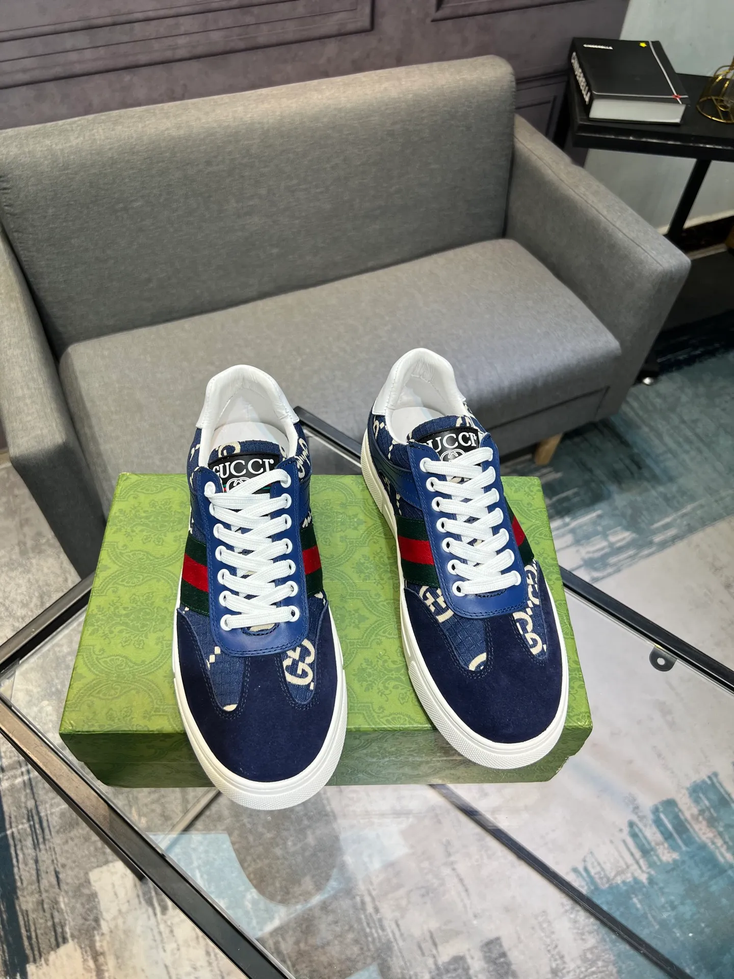 Men's Men's Shoes 💰440 Gucci Gucci's latest trendy shoes and casual shoes are popular in physical stores, new spring and summer comfortable imported custom original cowhide, unique jacquard fabric element design. With sheepskin lining, original bottom, 💪 details determine quality, you can enter and leave the counter at will, welcome to compare🇮🇹, code number 38-44 (45 customized)